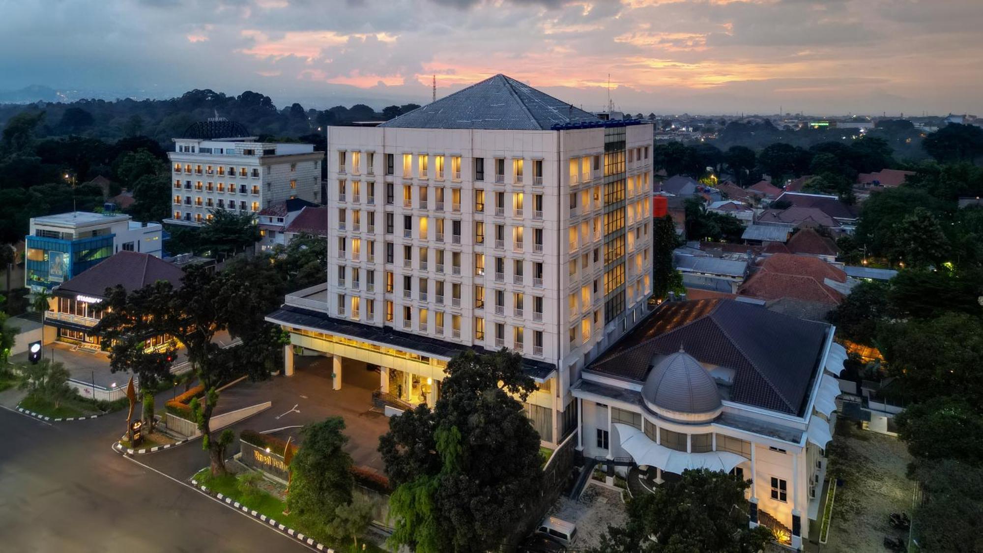 Royal Padjadjaran Hotel Bogor Exteriör bild
