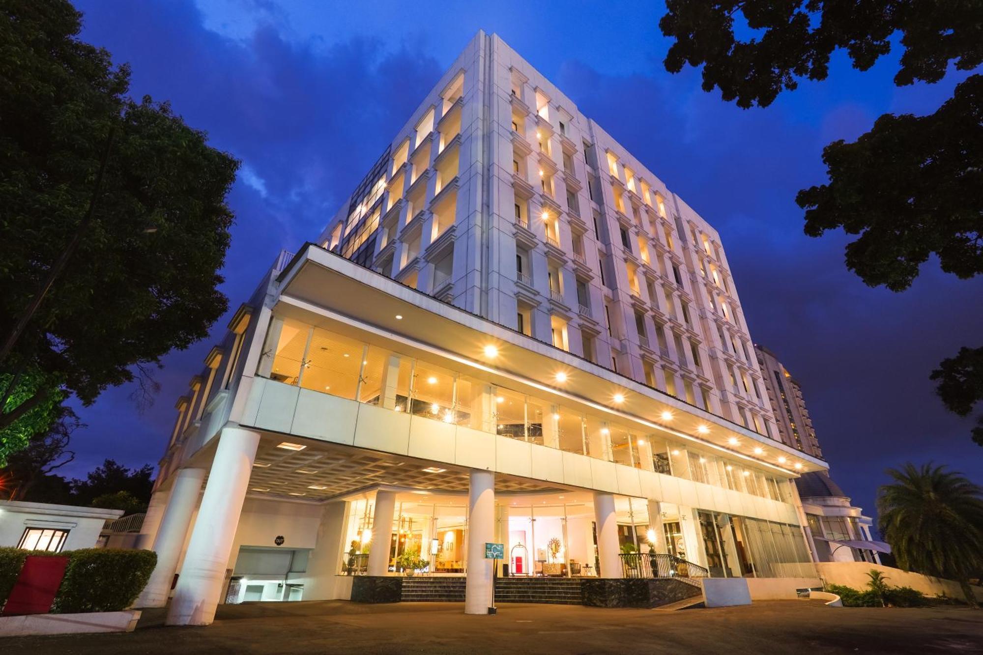Royal Padjadjaran Hotel Bogor Exteriör bild