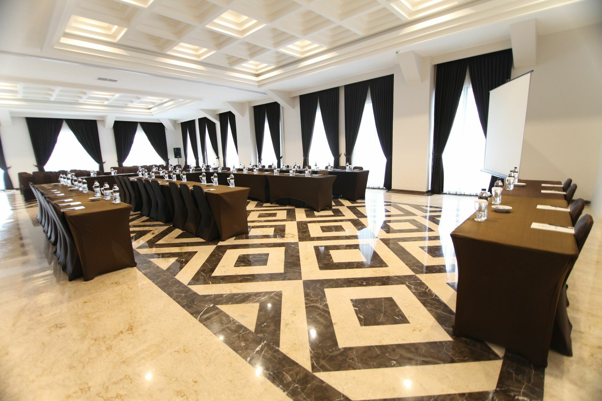 Royal Padjadjaran Hotel Bogor Exteriör bild